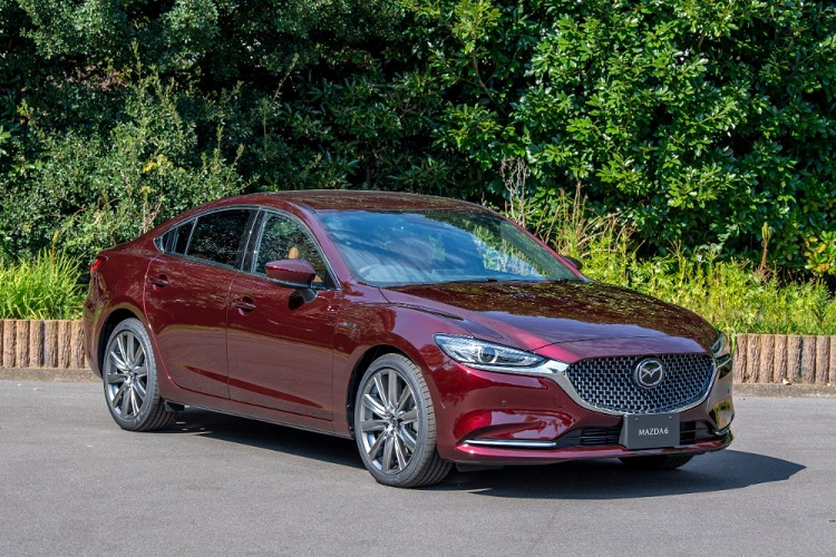 Vào hôm 9/12/2022 vừa qua, hãng Mazda đã tung ra phiên bản 2023 của dòng sedan hạng trung Mazda6 ở thị trường Nhật Bản. Tại xứ sở hoa anh đào, mẫu xe này có tổng cộng 7 bản trang bị, bao gồm 20S, 25S Sports Appearance, 25S L Package, XD, XD Sports Appearance, XD L Package và  Mazda6 XD bản 20th Anniversary Edition.