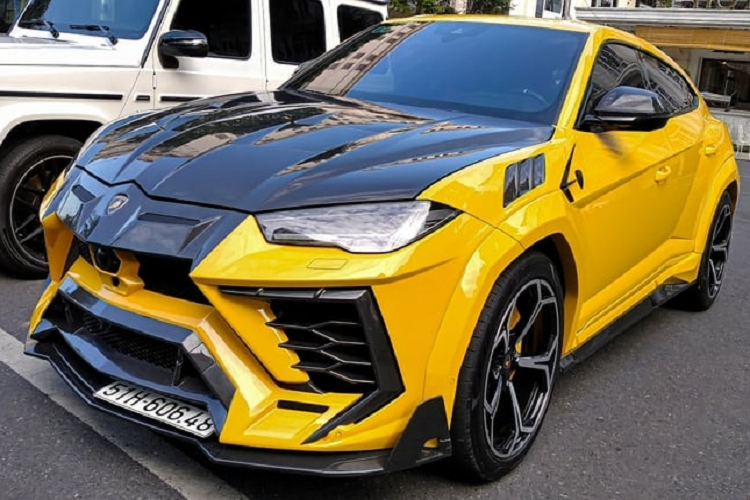  Lamborghini Urus là mẫu siêu SUV duy nhất trong danh mục sản phẩm hiện tại của hãng siêu xe đến từ Italy. Đã có hơn 15.000 chiếc Urus được bàn giao đến khách hàng trên thế giới và dần trở nên quen thuộc tại Việt Nam.