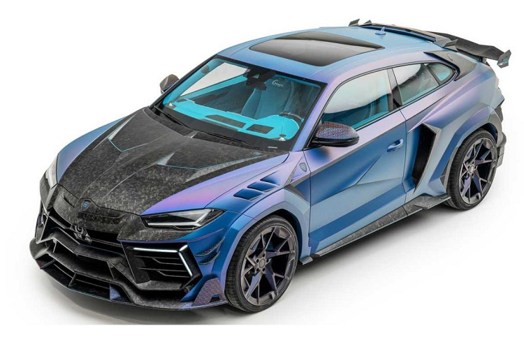 Dựa theo yêu cầu của khách hàng, Mansory đã biến chiếc  siêu SUV Lamborghini Urus 4 cửa hiệu suất cao thành biến thể 2 cửa lạ mắt hơn. Để làm được điều này, hãng độ đã thiết kế lại phần khung thân xe, dịch chuyển cột B về phía sau 200mm.