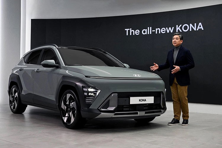 Trước đó, hãng xe Hàn Quốc đã công bố thiết kế của  Hyundai Kona 2024 mới bao gồm 3 biến thể gồm; Kona, Kona N Line và Kona Electric chạy điện vào hồi tháng 12 năm ngoái.