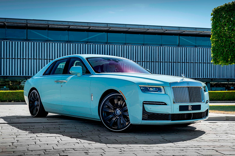  Ghost Pebble Beach Collection  Đây là bộ sưu tập những chiếc  Rolls-Royce Ghost đặc biệt, được tạo ra với mục đích tri ân sự kiện hội tụ xe thượng lưu Pebble Beach diễn ra hàng năm, nơi mà Rolls-Royce đã từng có những màn trình diễn không thể quên được chẳng hạn như lần hãng giới thiệu chiếc Boat Tail.