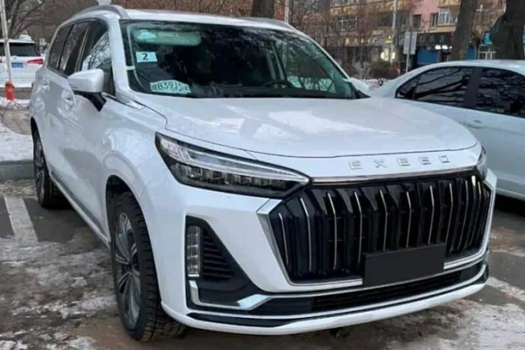 Vào ngày 8/4/2023, hãng xe Exeed sẽ giới thiệu ra thị trường một chiếc SUV mới với tên gọi Lanyue, tuy nhiên ngay từ bây giờ, các khách hàng đã có thể xem mắt trước mẫu xe SUV này khi Chery Automobile đã công bố những hình ảnh chính thức của  Exeed Lanyue 2023 mới.