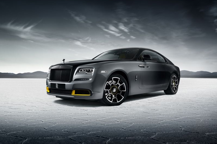 Rolls-Royce Black Badge Wraith Black Arrow mới chỉ được sản xuất giới hạn 12 chiếc trên toàn thế giới. Đây cũng là chiếc coupe V12 cuối cùng mà Rolls-Royce sẽ sản xuất khi hãng bắt đầu chuyển đổi sang kỷ nguyên điện khí hoá mới mẻ, đầy táo bạo của mình. Ra mắt vào năm 2013, Wraith là một trong những mẫu xe quan trọng và có tầm ảnh hưởng nhất từng được thiết kế và chế tạo tại Goodwood.