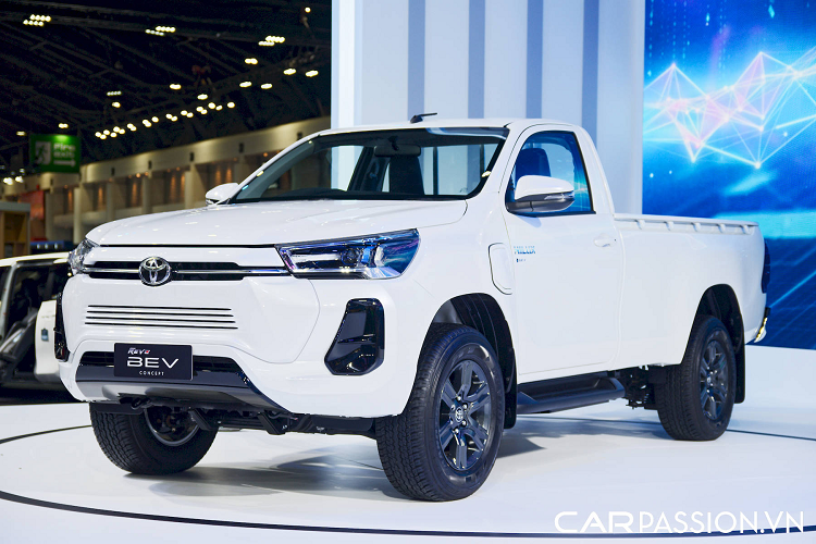 Đây là ý tưởng về chiếc  Toyota Hilux thuần điện trong tương lai và từng lần đầu xuất hiện trong sự kiện kỷ niệm 60 năm thành lập thương hiệu Toyota tại Thái Lan vào tháng 12/2022. Hilux Revo BEV Concept tượng trưng cho những gì mà Toyota muốn đạt được với dự án phát triển xe bán tải cỡ trung chạy hoàn toàn bằng điện.