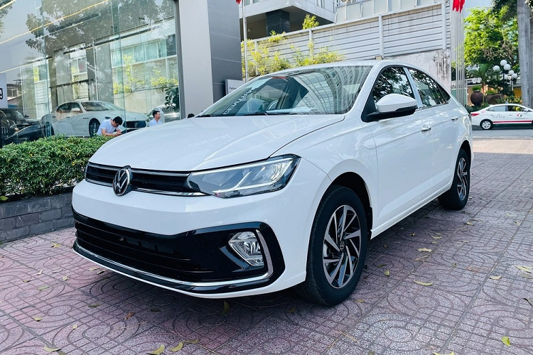  Volkswagen Virtus 2023 mới ra mắt thị trường Việt Nam vào hồi đầu tháng 3 năm nay. Xe có 2 phiên bản là Elegance và Luxury với giá tương ứng 949 triệu và 1,069 tỷ đồng. Hiện một đại lý Volkswagen ở khu vực Hà Nội đang áp dụng chương trình giảm giá 72 triệu đồng cho bản Elegance và 81 triệu đồng cho bản Luxury.