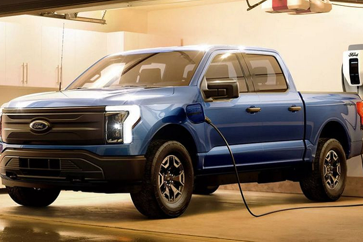 Ford vừa công bố báo cáo tài chính quý I/2023. Đây là lần đầu tiên hãng xe Mỹ tách riêng báo cáo kết quả kinh doanh của công ty theo từng mảng sản xuất, trong đó, Ford Model e kinh doanh ô tô điện, Ford Blue là xe động cơ đốt trong còn Ford Pro tập trung vào xe thương mại và xe tải.