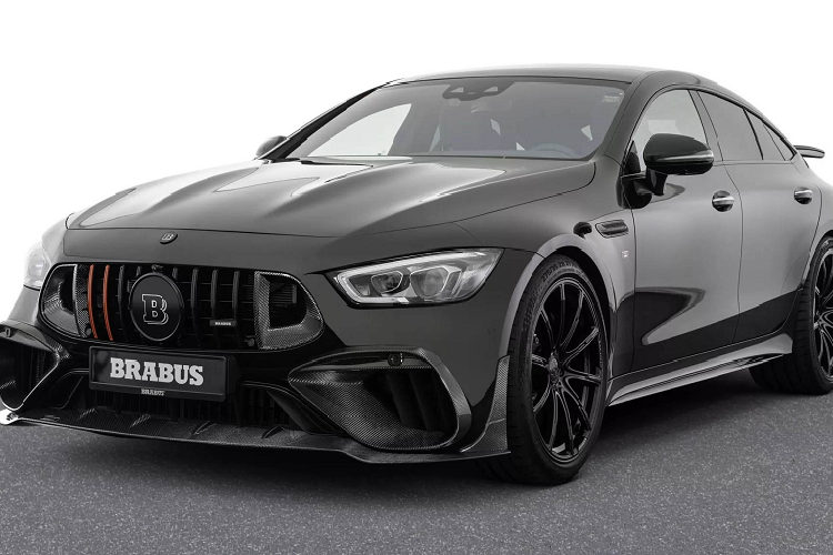 Khi Mercedes-AMG GT63 S E Performance được giới thiệu vào năm 2021, đó là mẫu xe mạnh nhất trong dòng AMG hiệu năng cao, sở hữu động cơ hybrid V8 4.0 lít có công suất 830 mã lực. Dựa trên nền tảng đó, hãng độ Brabus thực hiện hàng loạt thay đổi để xe, biến nó thành chiếc  Brabus 930 siêu mạnh mẽ hơn.