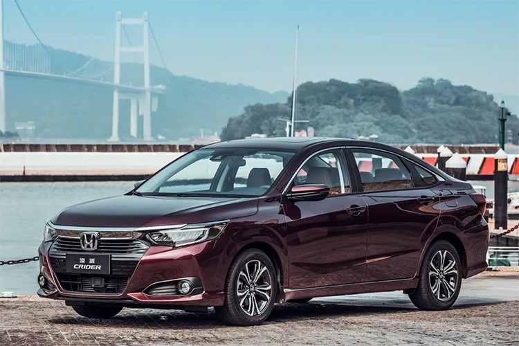 GAC Honda đã chính thức trình làng chiếc xe Lingpai 2024 mới, hay còn có tên nước ngoài Crider. So với bản trước,  Honda Crider 2024 mới có nhiều thay đổi ở ngoại hình cũng như bên trong khoang lái và tất nhiên, sức mạnh của động cơ cũng được nâng cấp đáng kể.