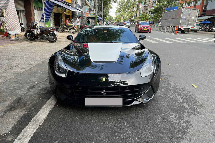 Chiếc  Ferrari F12 Berlinetta của Đặng Lê Nguyên Vũ được mua ngay khi mới cập bến Việt Nam. Tuy nhiên, đến năm 2019 vị Chủ tịch cà phê Trung Nguyên đã bán chiếc Ferrari F12 Berlinetta này và đến năm ngoái, ông lại một lần nữa mang siêu phẩm nước Ý trở lại garage của mình.