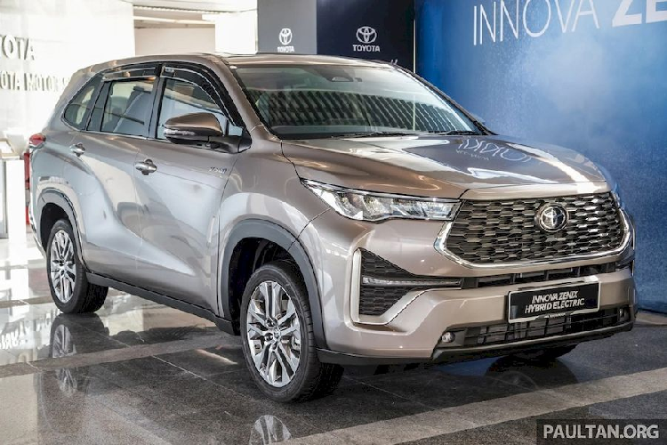 Sau Indonesia và Philippines, Malaysia là quốc gia tiếp theo tại khu vực Đông Nam Á mở bán Toyota Innova thế hệ mới. Ở thị trường này, xe có tên đầy đủ là  Toyota Innova Zenix 2023 mới nhằm phân biệt với thế hệ cũ vẫn tiếp tục được bán trên thị trường.