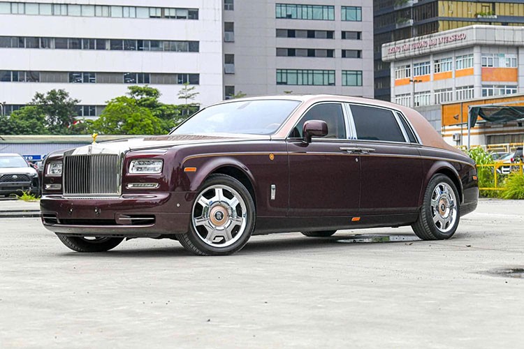 Vào ngày 16/05/2023, chiếc xe siêu sang  Rolls-Royce Phantom Sacred Fire của Trịnh Văn Quyết đã trải qua lần đầu giá thứ 7 sau 6 lần trước đều không có ai dòm ngó. Đến thời điểm này, thông tin về buổi đấu giá có thành hay bất thành vẫn chưa được phía Công ty đấu giá hợp danh Đông Nam chia sẻ với giới truyền thông.