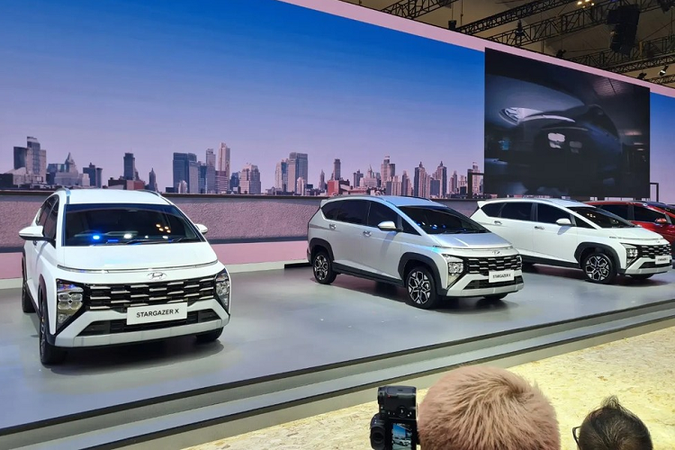 Tại triển lãm Ô tô Quốc tế Gaikindo Indonesia (GIIAS) 2023 đang diễn ra, Hyundai đã vén màn phiên bản mới của dòng MPV 7 chỗ Stargazer. Được gọi bằng cái tên X hay Cross, đây chính là phiên bản mang phong cách SUV của Hyundai Stargazer. Có vẻ sự thành công của những mẫu xe như Mitsubishi Xpander Cross, Toyota Veloz hay Suzuki XL7 đã khiến hãng quyết định ra mắt  Hyundai Stargazer X 2024 mới.