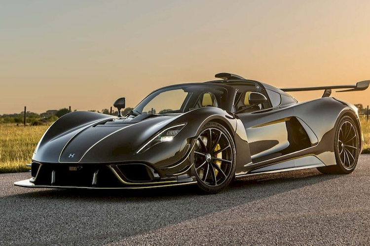 Theo các thông tin được hãng siêu xe Mỹ đăng tải,  Hennessey Venom F5 Revolution Roadster 2024 mới sẽ chính thức ra mắt tại triển lãm Monterey diễn ra vào cuối tháng này.