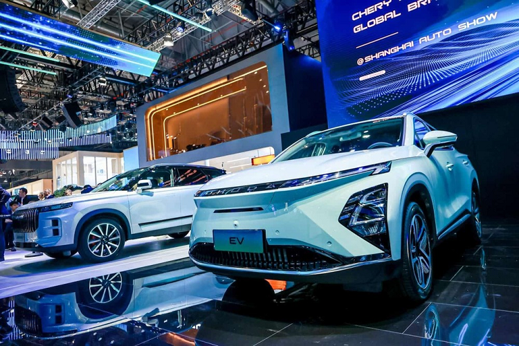 Tại triển lãm Ô tô Quốc tế Gaikindo Indonesia (GIIAS) 2023, hãng xe Chery của Trung Quốc đã mang mẫu ôtô điện Omoda 5 EV đến trưng bày. Tuy nhiên, chiếc xe trong triển lãm vẫn chỉ là nguyên mẫu, chưa phải phiên bản thương mại bán ra thị trường. Chery Omoda 5 EV 2023 mới đã lần đầu tiên trình làng trong triển lãm Ô tô Thượng Hải 2023 diễn ra vào tháng 4 năm nay.