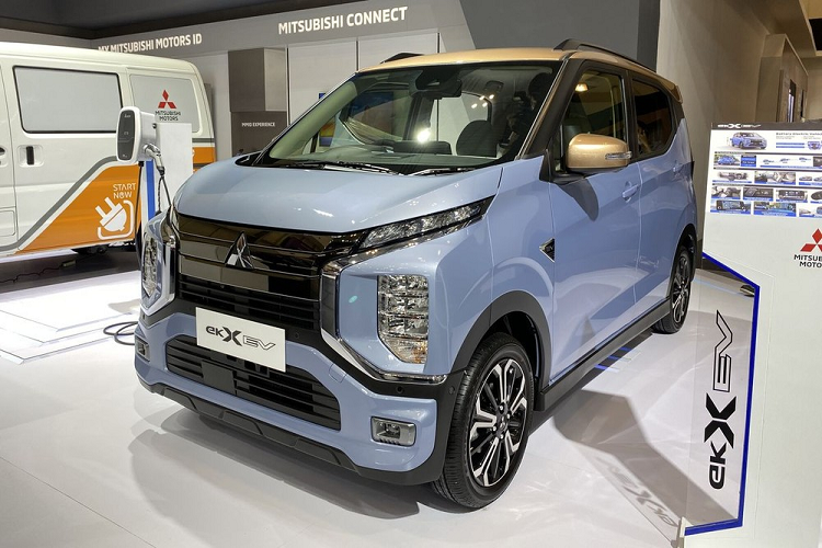 Tại triển lãm Ô tô Quốc tế Gaikindo Indonesia (GIIAS) 2023, Mitsubishi đã gây bất ngờ khi mang mẫu xe kei car thuần điện eK X EV đến trưng bày và giới thiệu với khách hàng. Không chỉ "trưng bày cho vui", hãng còn công bố kế hoạch lắp ráp  Mitsubishi eK X EV 2023 mới ở nhà máy Indonesia trong tương lai gần, tương tự xe chở hàng thuần điện Minicab MiEV.