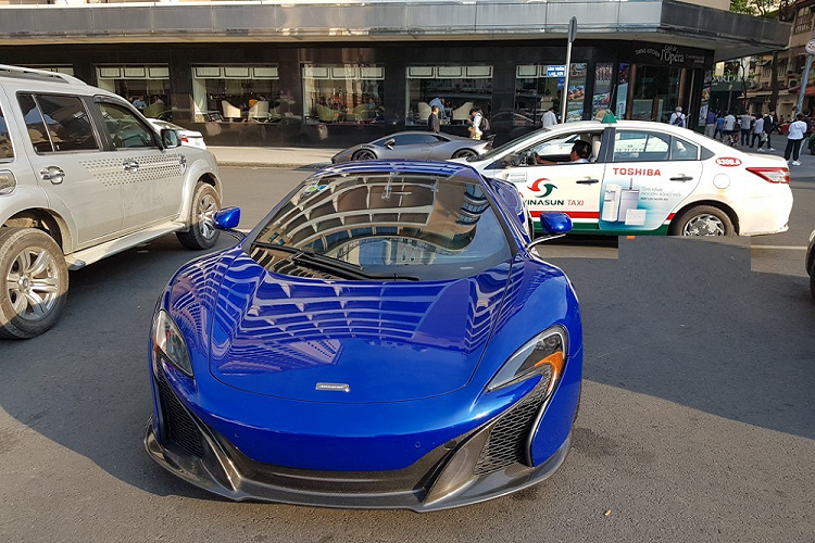 650S Spider là dòng siêu xe McLaren đầu tiên xuất hiện tại Việt Nam, kể từ khi hãng xe Anh quốc ra riêng không còn sản xuất chung với Mercedes-Benz. Khá thú vị là sau 2 năm chiếc xe  McLaren 650S Spider đầu tiên về Việt Nam, thuộc sở hữu của nữ đại gia tên Thúy, các đại gia Việt cũng đã mang về nước gần 10 chiếc.