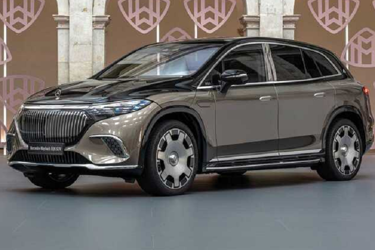 Thương hiệu  Maybach siêu sang của Mercedes-Benz sẽ mở rộng các dự án xe tùy biến số lượng giới hạn để cạnh tranh tốt hơn trước các đối thủ Rolls-Royce hay Bentley. Những chiếc xe này sẽ cực kỳ cao cấp và độc quyền và thuộc 2 series hoàn toàn mới Myth và Legend.