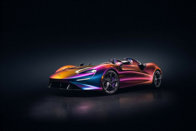 Một chiếc  McLaren Elva sản xuất năm 2021 sẽ được RM Sotheby's bán đấu giá công khai vào tháng 11 tới đây với mức giá dự kiến dao động từ 1,8 tới 2,4 triệu USD (43,75 tỷ - 58,32 tỷ đồng).