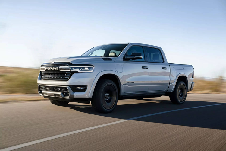  Ramcharger của Ram từng là tên gọi được sử dụng cho một dòng xe SUV của thương hiệu Dodge, dựa trên nền tảng khung gầm chung với dòng bán tải Dodge Ram. Lúc đó, Ramcharger là đối thủ cạnh tranh trực tiếp với Chevrolet K5 Blazer và Ford Bronco. Theo thời gian, dòng sản phẩm này mất đi sức hấp dẫn và bị khai tử.