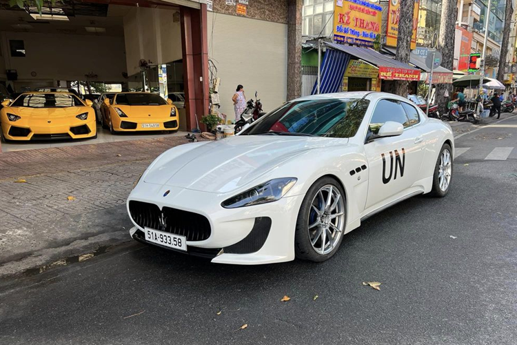  Maserati GranTurismo tại Việt Nam là 1 mẫu xe thể thao hạng sang rất thú vị đến từ hãng xe có logo cây đinh ba, được sản xuất từ năm 2007 đến 2019. Ngay từ thời điểm ra mắt, mẫu xe đính logo "cây đinh ba" của nước Ý đã tạo ra được tiếng vang lớn trên toàn cầu và không ngừng được giới nhà giàu săn đón.