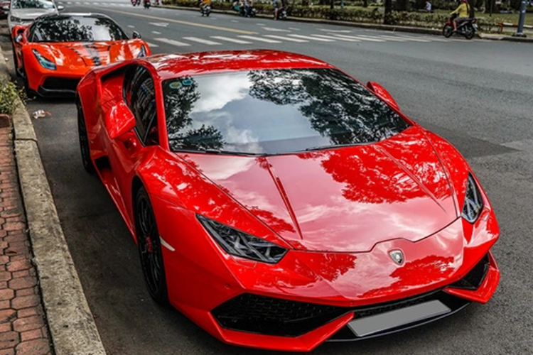 Chiếc  Lamborghini Huracan LP610-4 của Đoàn Di Băng được đưa về nước vào năm 2018, theo diện nhập khẩu chính hãng. Tuy nhiên, đến năm 2021 xe mới tìm được chủ nhân với mức giá khoảng hơn 14 tỷ đồng.