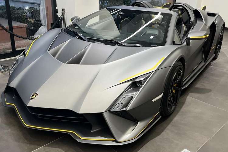  Lamborghini Auténtica đặc biệt được giới thiệu lần đầu tiên vào tháng 2/2023. Mẫu roadster độc nhất trên thế giới này được thiết kế bởi Lamborghini Centro Stile, Auténtica làm nổi bật DNA của thương hiệu và đại diện cho điểm nhấn độc quyền của Lamborghini về khả năng cá nhân hóa.