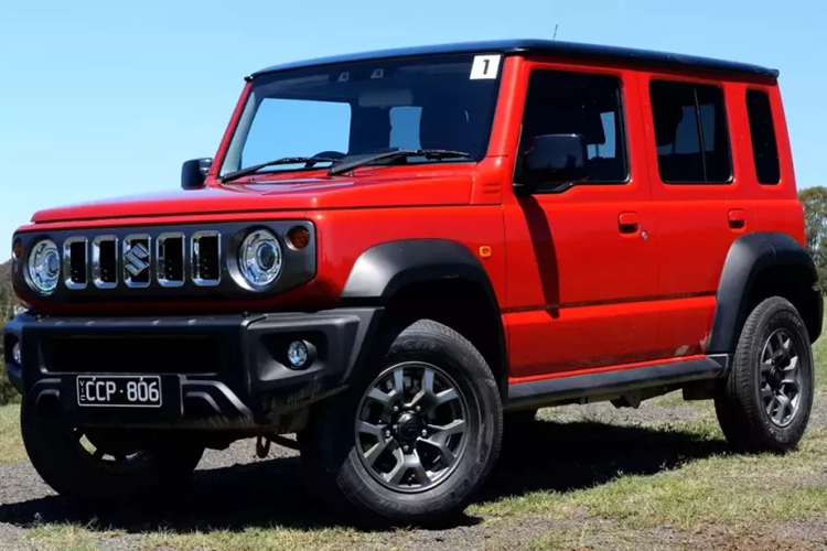  Suzuki Jimny 5 cửa đã lần đầu tiên trình làng ở thị trường Ấn Độ vào hồi đầu năm nay. Sau Ấn Độ, mẫu xe này hiện đã được mở rộng sang các thị trường khác như Nam Phi và mới đây nhất là Úc.