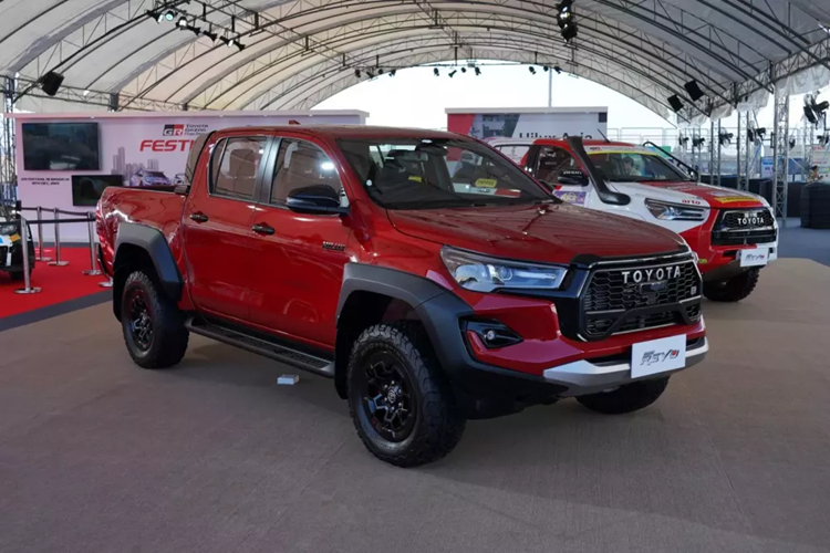 Vào hồi tháng 1 đầu năm nay, hãng Toyota đã vén màn phiên bản mới của dòng xe bán tải Hilux GR Sport tại thị trường Úc. Sau 1 năm, thương hiệu Nhật Bản mới mang mẫu xe  Toyota Hilux GR Sport 2024 mới đến trưng bày tại Đông Nam Á, cụ thể là trong sự kiện Toyota Gazoo Racing Festival 2023 diễn ở Thái Lan.