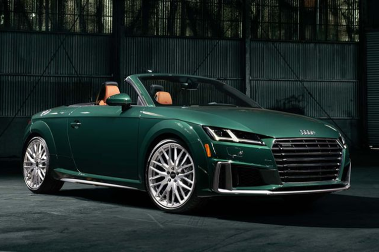  Audi   Màu xanh Goodwood Green Pearl trên Audi TT Final Edition – phiên bản cuối cùng của mẫu coupe thể thao này trước khi bị khai tử vào năm 2024. Đây là  màu sơn ngoại thất của Audi TT thế hệ đầu tiên.