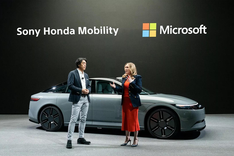 Công ty liên doanh giữa hai “gã khổng lồ” của Nhật Bản là Sony Honda Mobility đã công bố sẽ hợp tác với tập đoàn công nghệ Microsoft của Mỹ để ứng dụng trí tuệ nhân tạo (AI) trên xe điện  Afeela của Honda và Sony.