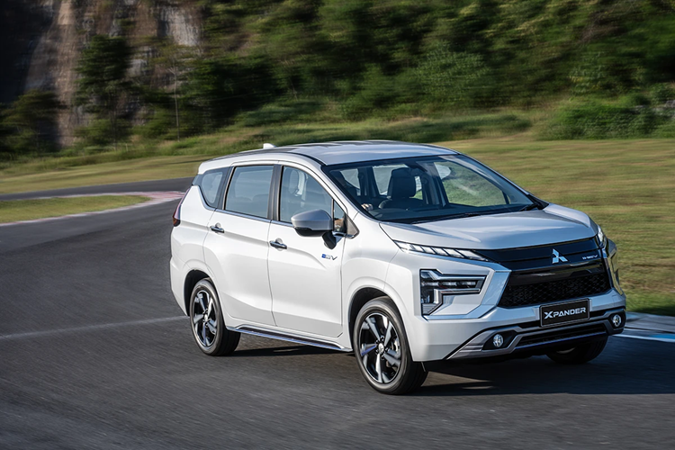  Mitsubishi Xpander 2024 mới vừa có thêm biến thể dùng động cơ hybrid tại thị trường Thái Lan. Xe được sản xuất trong nước thay vì nhập khẩu từ Indonesia như Xpander thông thường.