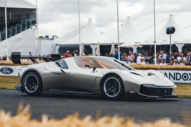 Ra mắt lần đầu tại sự kiện Goodwood Festival of Speed 2023,  Ferrari KC23 hàng thửa độc nhất thế giới, vốn là một tác phẩm của chương trình Special Projects, hay được biết đến với tên gọi Portfolio Coachbuilding Programme.