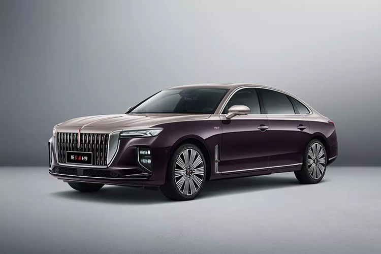 Hongqi -  Hồng Kỳ H9 hạng sang là mẫu sedan cao cấp đã lần đầu tiên trình làng ở thị trường Trung Quốc vào năm 2020. Sau 4 năm, thương hiệu con của tập đoàn FAW đã vén màn phiên bản nâng cấp của mẫu xe này.