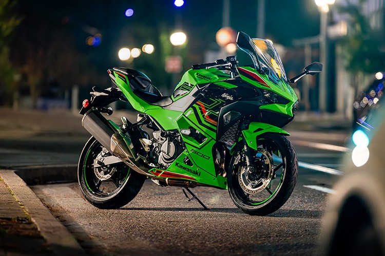 Mẫu xe môtô  Ninja 500 của Kawasaki được ra mắt hồi cuối tháng 2/2024 nhằm thay thế dòng Ninja 400. Sau gần 2 tháng, mẫu sportbike này đã được đại lý chính hãng đem về phân phối tại thị trường Việt Nam.