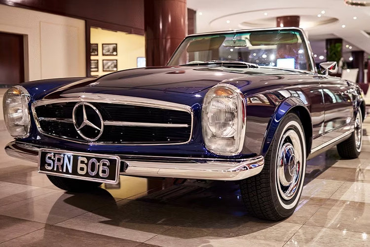  Mercedes-Benz W113 SL cổ điển là một trong những mẫu xe sang Mercedes-Benz hấp dẫn mọi thời đại với diện mạo tinh tế, gọn nhẹ và được nhiều người săn đón, tìm mua để bổ sung vào bộ sưu tập.