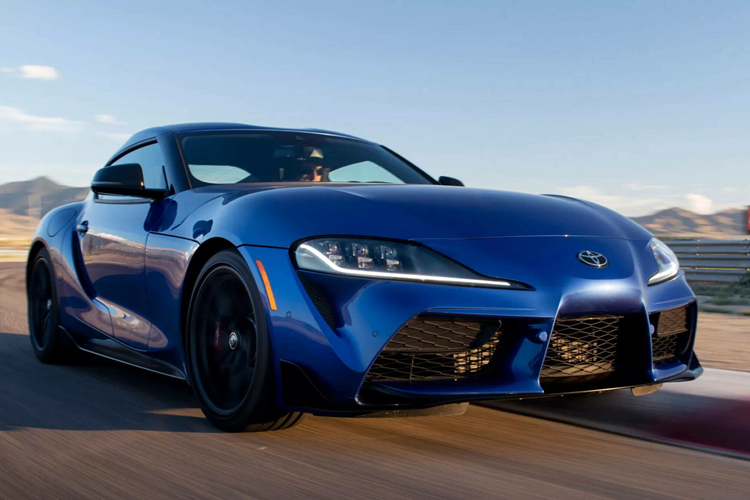 Mới đây Toyota cho biết, họ sẽ chỉ bán ra mẫu xe thể thao  Toyota GR Supra 2025 mới với duy nhất loại động cơ 6 xy-lanh thẳng hàng dung tích 3.0L, không còn lựa chọn động cơ 4 xy-lanh dung tích 2.0L như trước đây nữa.