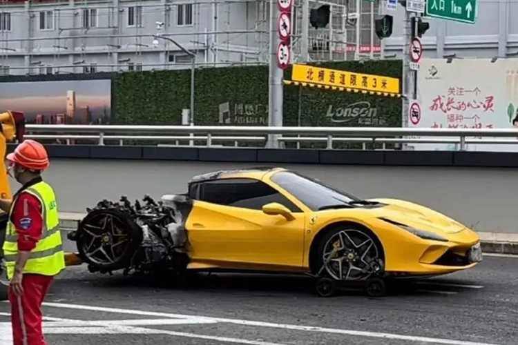 Theo truyền thông địa phương đưa tin, ngày 29/6 một chiếc  Ferrari F8 Spider bốc cháy dữ dội khi đang chạy trên đường hầm Bắc Hoành, đoạn từ đường Thiên Mục đến đường Chiết Giang Bắc, Thượng Hải, Trung Quốc.