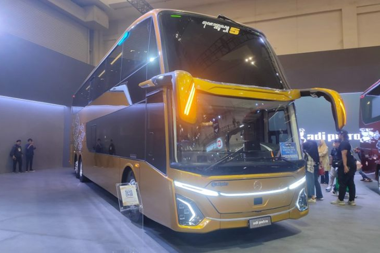 Được biết mẫu  xe SDD Jetbus 5 của Garuda Mas này được phát triển dựa trên nền tảng khung gầm và động cơ lấy từ Mercedes-Benz O 500 RSD 2445. Xe được trang bị động cơ OM 460 LA 6 xi lanh với công suất động cơ 449 mã lực tại 1.800 vòng/phút, có khả năng chuyên chở tối đa khoảng 24 tấn.