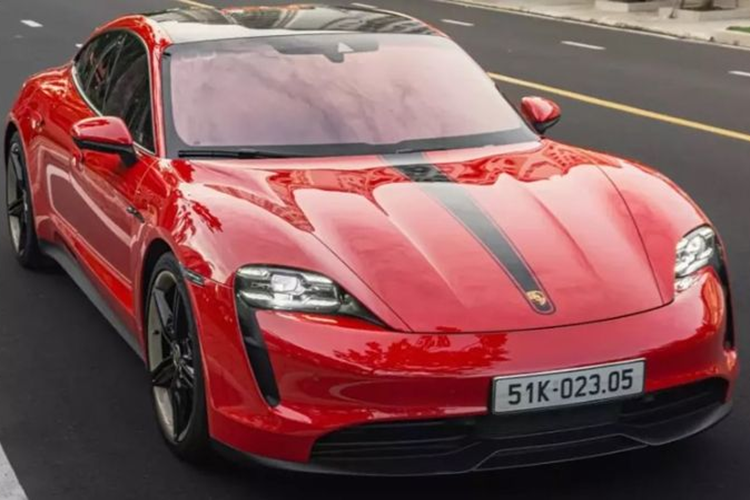 Dàn xe sang và  siêu xe của vợ chổng Đoàn Di Băng bao gồm; Lamborghini Urus Performance, Porsche Taycan, Mercedes- AMG G 63 Edition One, Mercedes-Benz EQS, Kia Carnival hay KTM Brabus 1300 R.