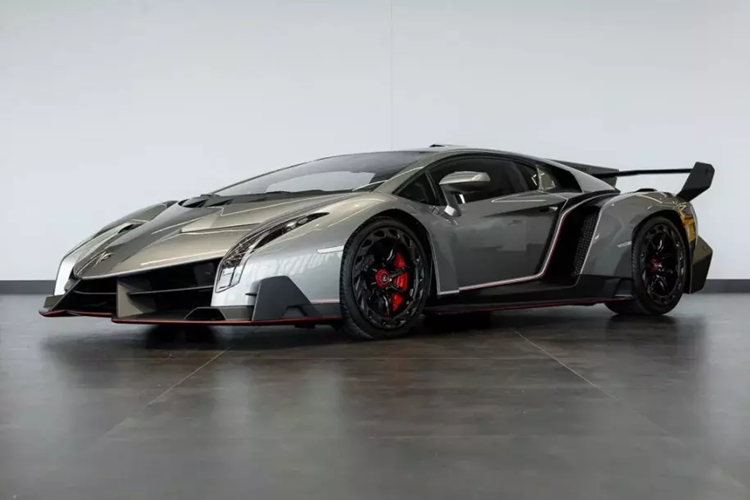  Siêu xe Lamborghini Veneno đang là mẫu siêu xe nhận được nhiều sự quan tâm nhất của giới mê xe tại Việt Nam cũng như Asean, lý do đã xuất hiện 1 xe Veneno trong showroom xe của người Việt tại đất nước Campuchia, vào đầu năm nay.