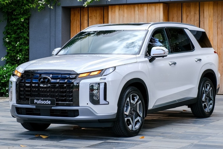 Vào cuối tháng 10/2024 vừa qua, Hyundai Thành Công Việt Nam (HTMV) đã chính thức xuất khẩu lô xe  Hyundai Palisade 2024 sang Thái Lan. Đến nay, Hyundai Palisade đã được nhà phân phối Hyundai tại Thái Lan ra mắt và công bố phiên bản cũng như giá bán.