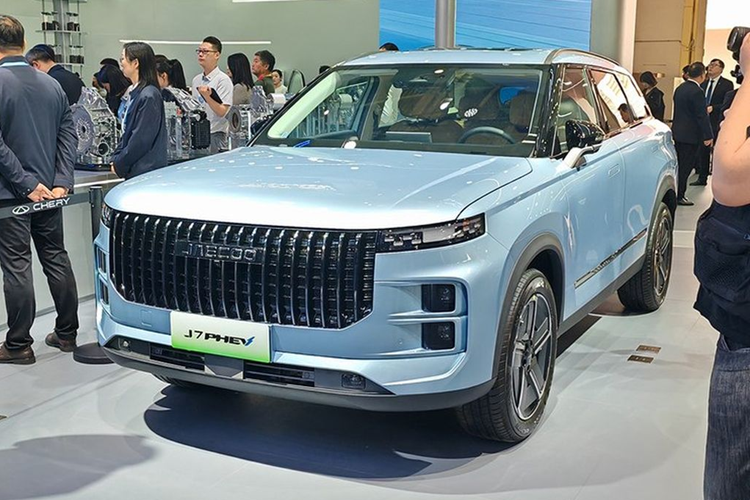  Jaecoo J7 PHEV tại Việt Nam sẽ tham gia vào phân khúc SUV cỡ C, cạnh tranh cùng các đối thủ động cơ truyền thống như Mazda CX-5, Ford Territory, Hyundai Tucson… và các đối thủ có động cơ Hybrid như Toyota Corolla Cross, Honda CR-V, Haval H6…