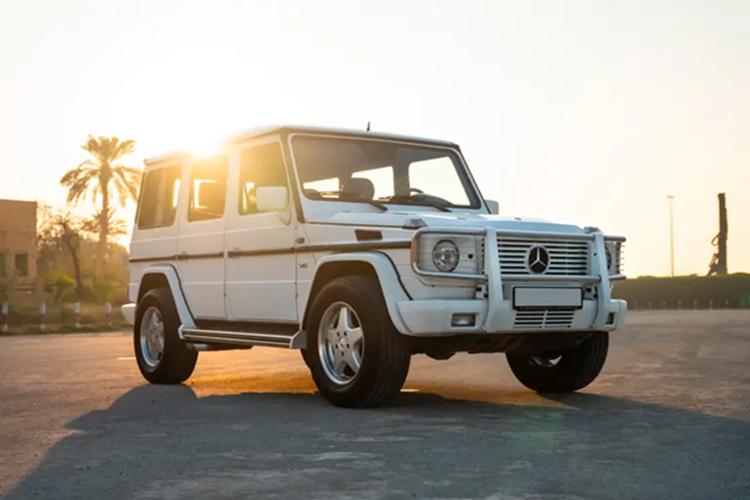  Mercedes-Benz G-Class hạng sang có lịch sử sâu sắc và ý nghĩa với AMG và trong quá khứ từng có những mẫu xe độc đáo được tạo ra theo từng dịp hoặc thậm chí là theo yêu cầu của những vị khách VIP. Một trong số đó chính là Mercedes-AMG G63 V12 đặc biệt.