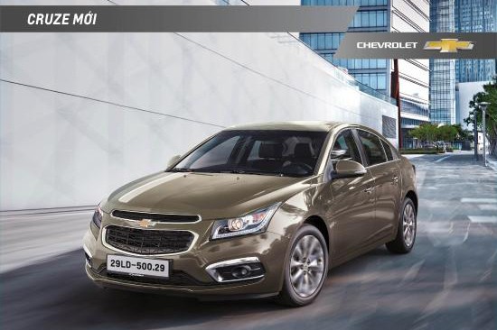 Tại thị trường Việt Nam,  Chevrolet Cruze 2016 phiên bản nâng cấp gồm LT – LTZ đi kèm với giá bán lần lượt là 589 triệu đồng và 699 triệu đồng. So với phiên bản trước, Cruze 2016 đã được tinh chỉnh lại ở mặt ngoại/nội thất và các tính năng trang bị trên xe.