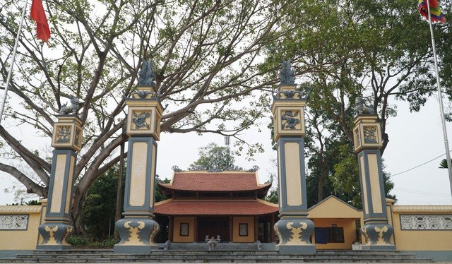 Hàng năm,  lễ hội "Linh tinh tình phộc" hay còn gọi là "lễ hội Trò Trám" được tổ chức vào các ngày 11 và 12 tháng Giêng tại xã Tứ Xã, huyện Lâm Thao, tỉnh Phú Thọ. 