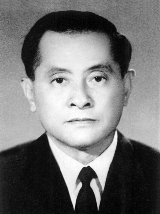 Đồng chí Nguyễn Lam -  Bí thư thứ nhất nhiệm kì I, II (1950 - 1962) tên thật Lê Hữu Vỵ (SN 31/12/1921; mất năm 1990). Quê quán: Xã Tiên Tân, huyện Duy Tiên, tỉnh Hà Nam Ninh nay tỉnh Hà Nam. Chức vụ: Nguyên Bí thư Thành ủy Hà Nội; nguyên Phó Thủ tướng Chính phủ; Đại biểu Quốc hội khóa II, IV, V, VI, VII. Đồng chí được tặng thưởng Huân chương Hồ Chí Minh, Huân chương Sao Vàng (truy tặng năm 2007) và nhiều huân chương khác. 