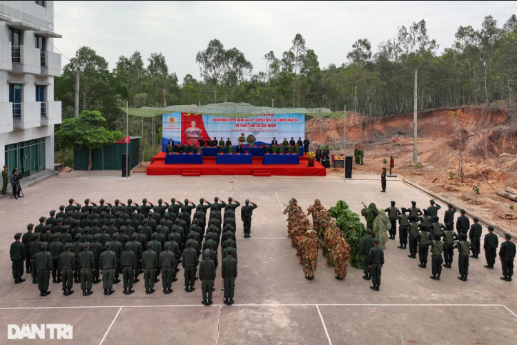 Trung tâm Huấn luyện quốc gia về phòng, chống khủng bố, thuộc Bộ Tư lệnh Cảnh sát cơ động (K02 - Bộ Công an) đóng quân tại Quảng Ninh vừa tổ chức Lễ bế giảng khóa huấn luyện nâng cao kỹ, chiến thuật tác chiến quân sự, võ thuật Cảnh sát đặc nhiệm. 