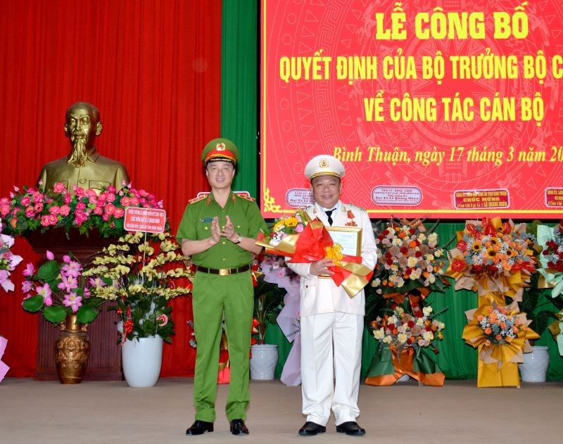 Ngày 17/3, tại Bình Thuận, Trung tướng Nguyễn Duy Ngọc - Thứ trưởng Bộ Công an, đã chủ trì lễ công bố quyết định về công tác cán bộ của Bộ trưởng Bộ Công an.