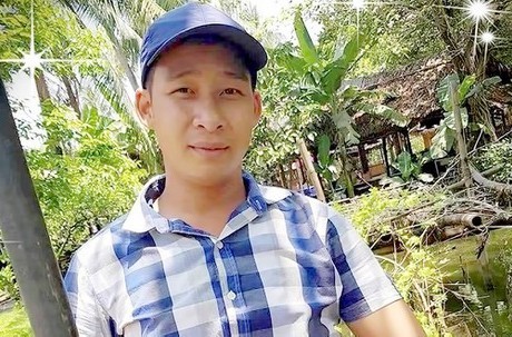 Theo tư liệu vụ án, Tuấn (SN 1987) là con trai duy nhất. Cha Tuấn làm phụ xe đưa đón học sinh còn mẹ kinh doanh nhỏ tại nhà. Năm 2005, tốt nghiệp THPT, Tuấn tham gia nghĩa vụ quân sự gần 2 năm. Sau khi xuất ngũ do chưa tìm được việc làm, Tuấn phụ giúp mẹ việc kinh doanh. Vào năm 2009, Tuấn tiếp tục xin đi nghĩa vụ Công an, phục vụ tại trại tạm giam Chí Hoà (Công an TP HCM), với nhiệm vụ áp giải bị cáo trong các vụ án hình sự ra toà.