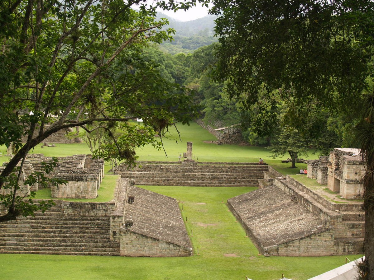 Nằm ở miền Tây đất nước Honduras, gần biên giới Guatamala,  thành phố cổ Copan nổi tiếng thế giới với những di sản kiến trúc nghệ thuật vô giá mà nền văn minh vĩ đại của châu Mỹ để lại cho nhân loai.